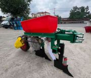 May gieo hat Ngo Dau Rau Mau